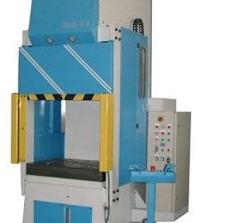 C-runkoinen hydraulinen puristin